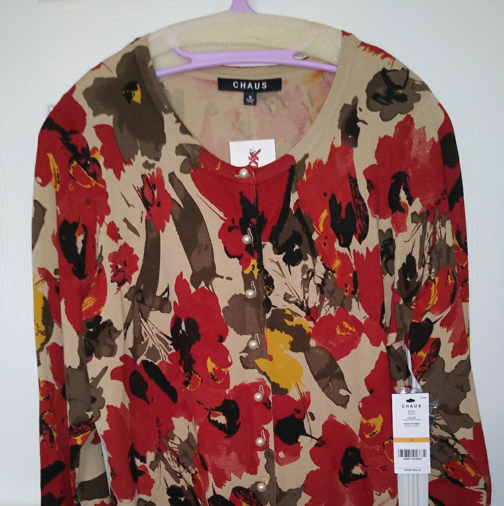 🙌BOGO🙌$10🙌NWT BUTTON SWEATER